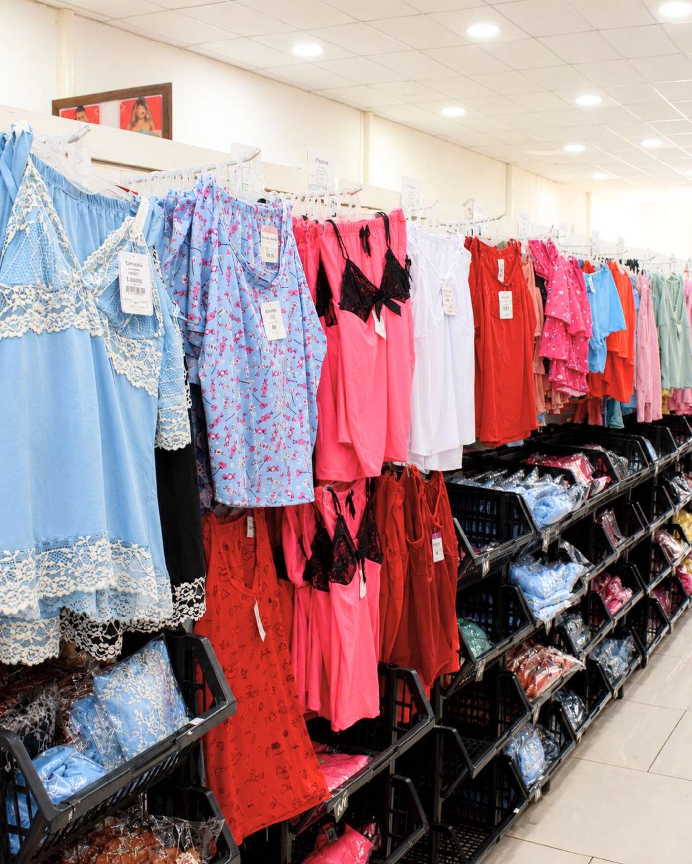 Arara com peças em tons claros