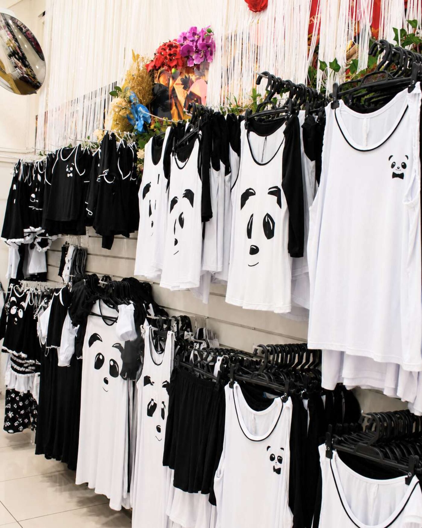 Expositor de camisetas e tops